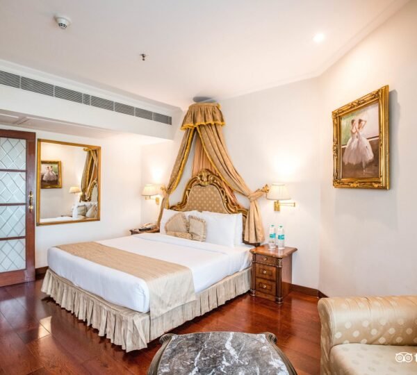 Hotel The Royal Plaza