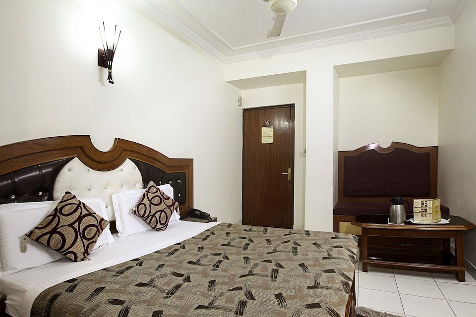 OYO 329 Hotel C-Park Inn