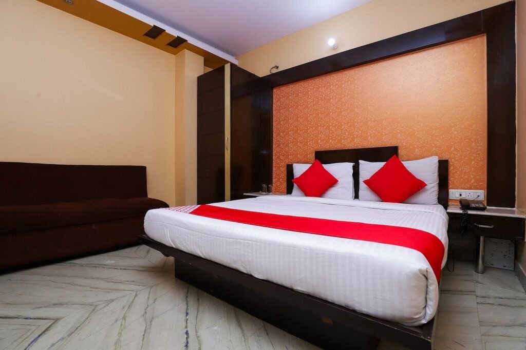 Super OYO Hotel J P Inn Near Patel Nagar Metro Station