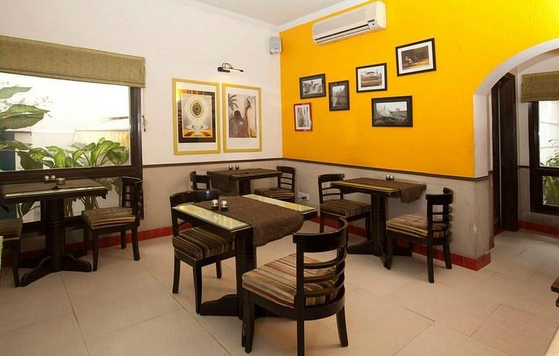 OYO Premium Kailash Colony Metro