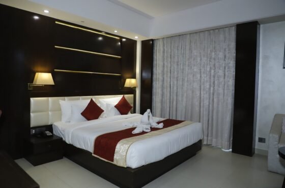 Udman by Ferns N Petals, Chattarpur