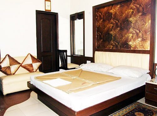 OYO 26216 Hotel Maanvi