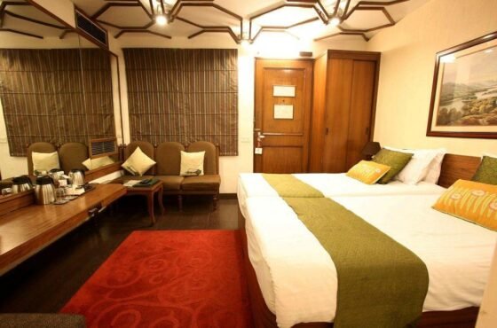 OYO Premium Connaught Place Outer Circle